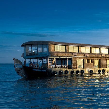 Harmony Houseboats Hotel Alappuzha Bagian luar foto