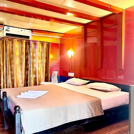 Harmony Houseboats Hotel Alappuzha Bagian luar foto