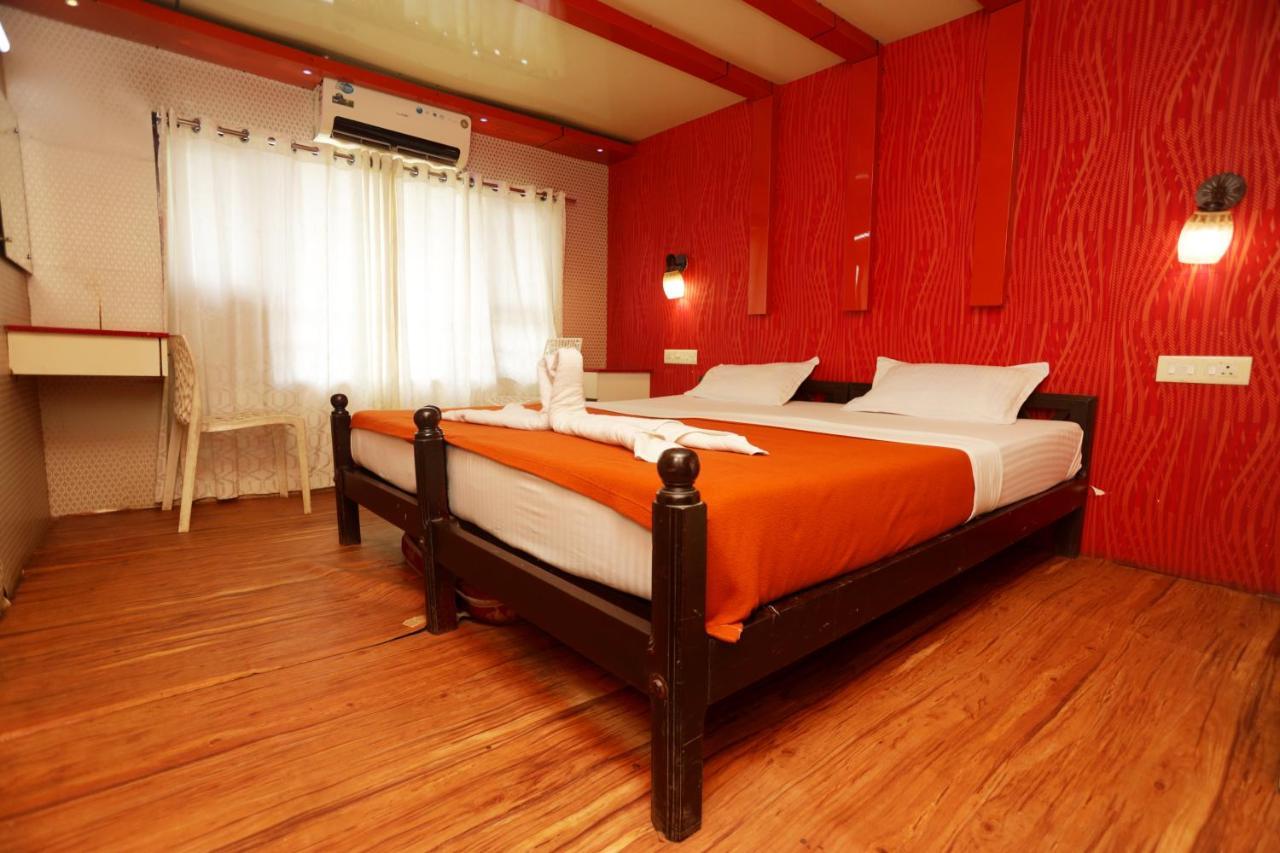 Harmony Houseboats Hotel Alappuzha Bagian luar foto
