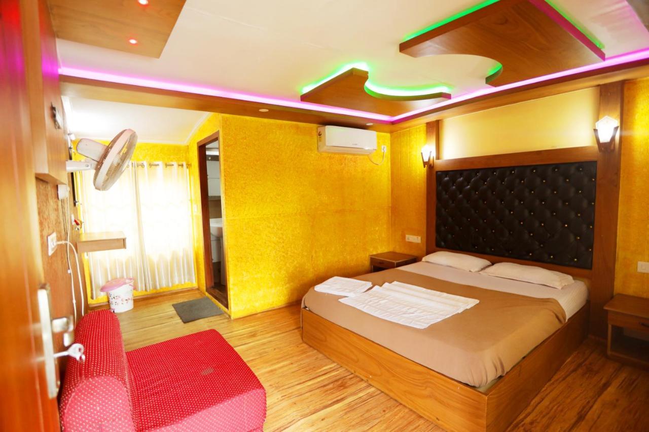 Harmony Houseboats Hotel Alappuzha Bagian luar foto