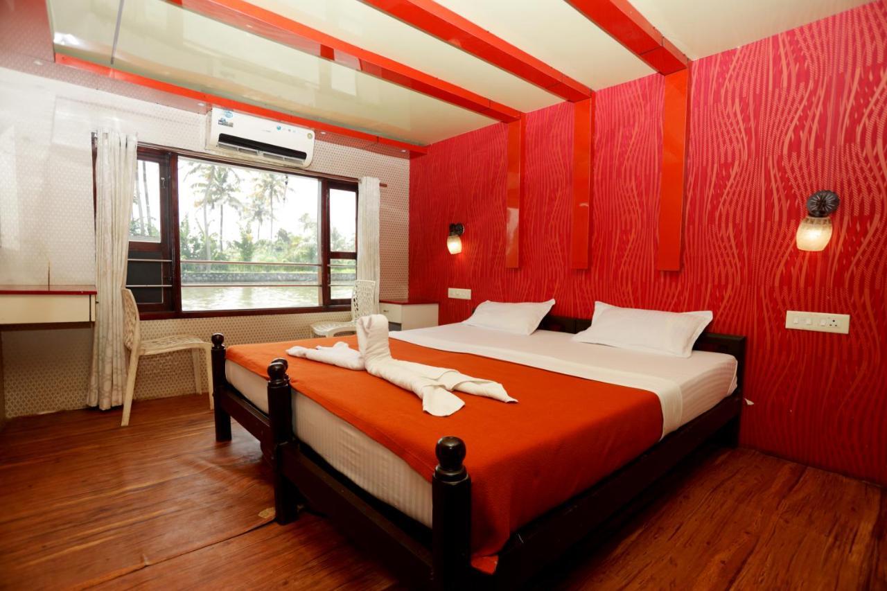 Harmony Houseboats Hotel Alappuzha Bagian luar foto