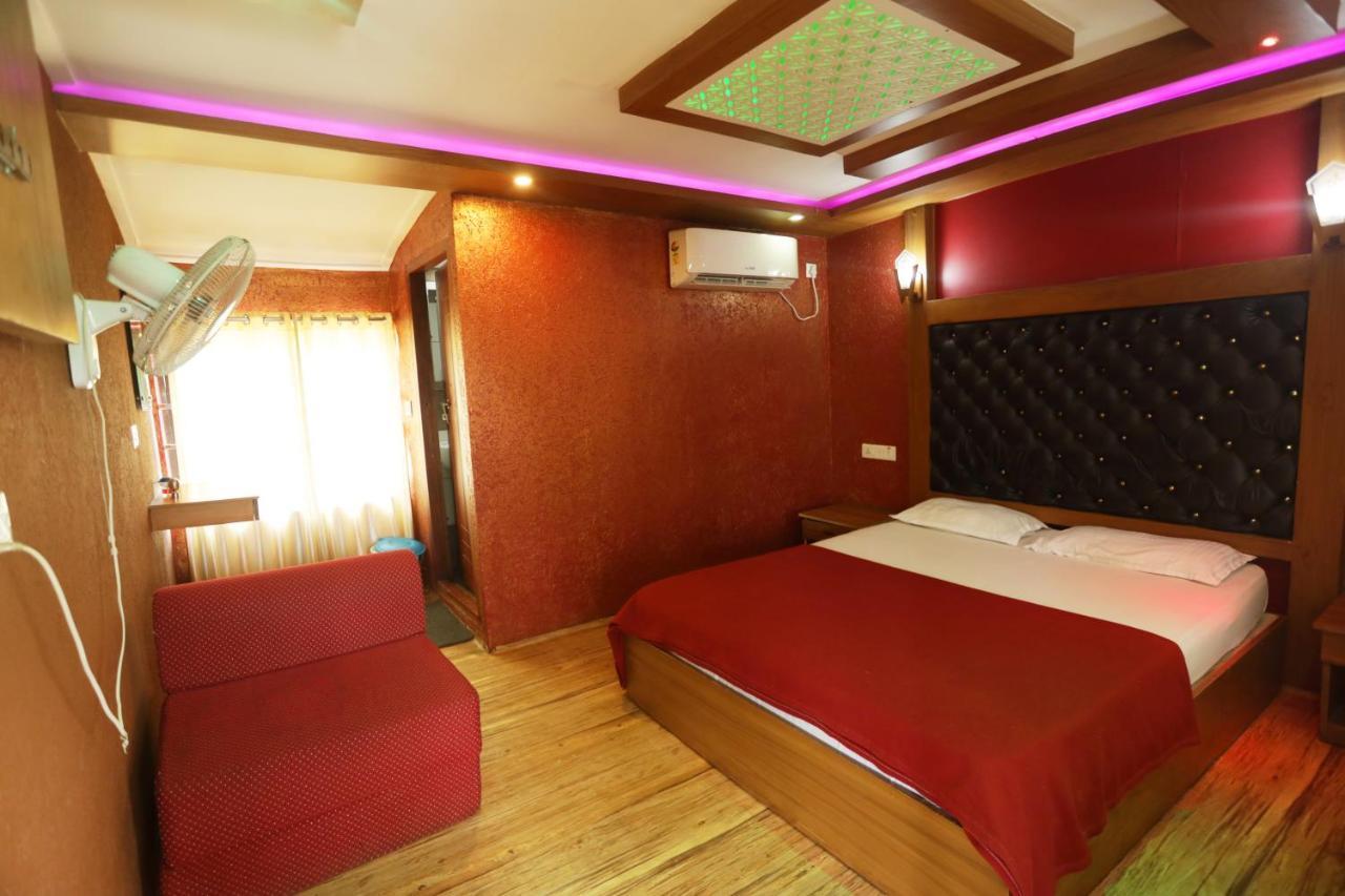 Harmony Houseboats Hotel Alappuzha Bagian luar foto