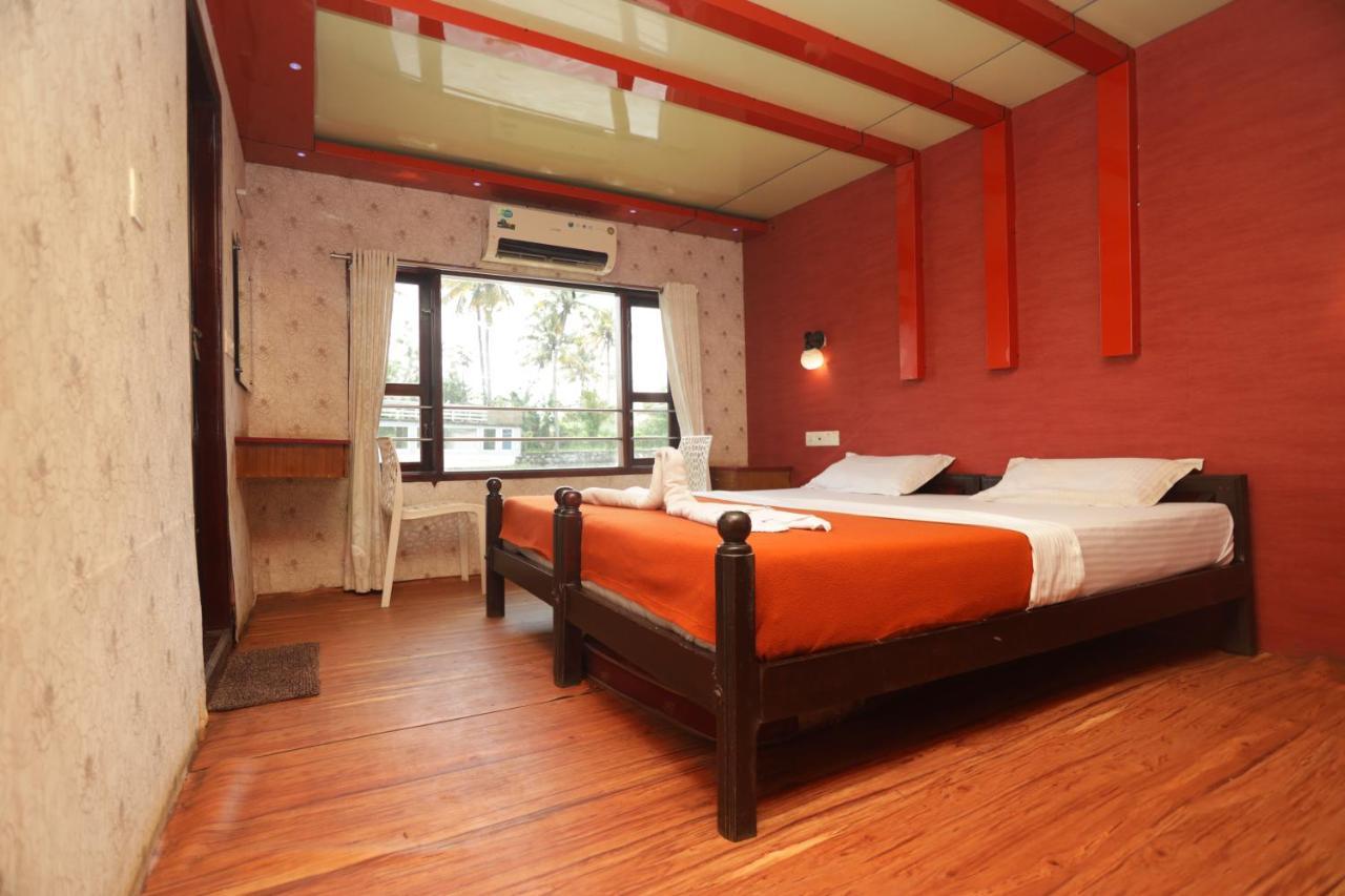 Harmony Houseboats Hotel Alappuzha Bagian luar foto