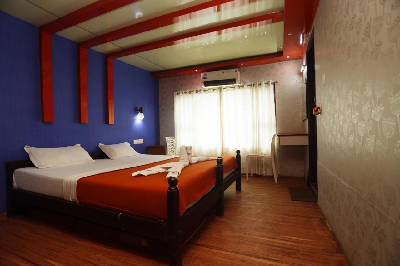 Harmony Houseboats Hotel Alappuzha Bagian luar foto