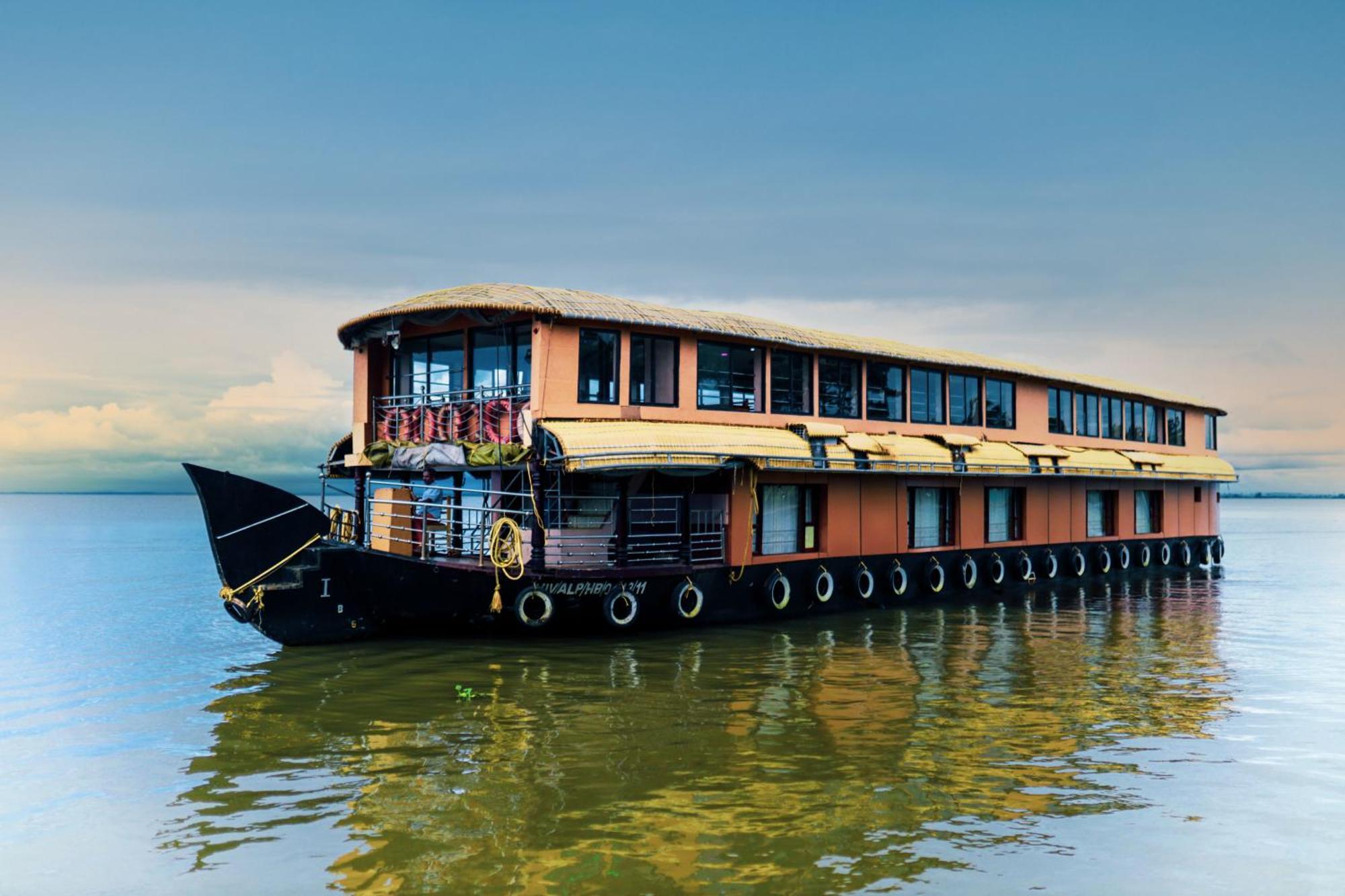 Harmony Houseboats Hotel Alappuzha Bagian luar foto