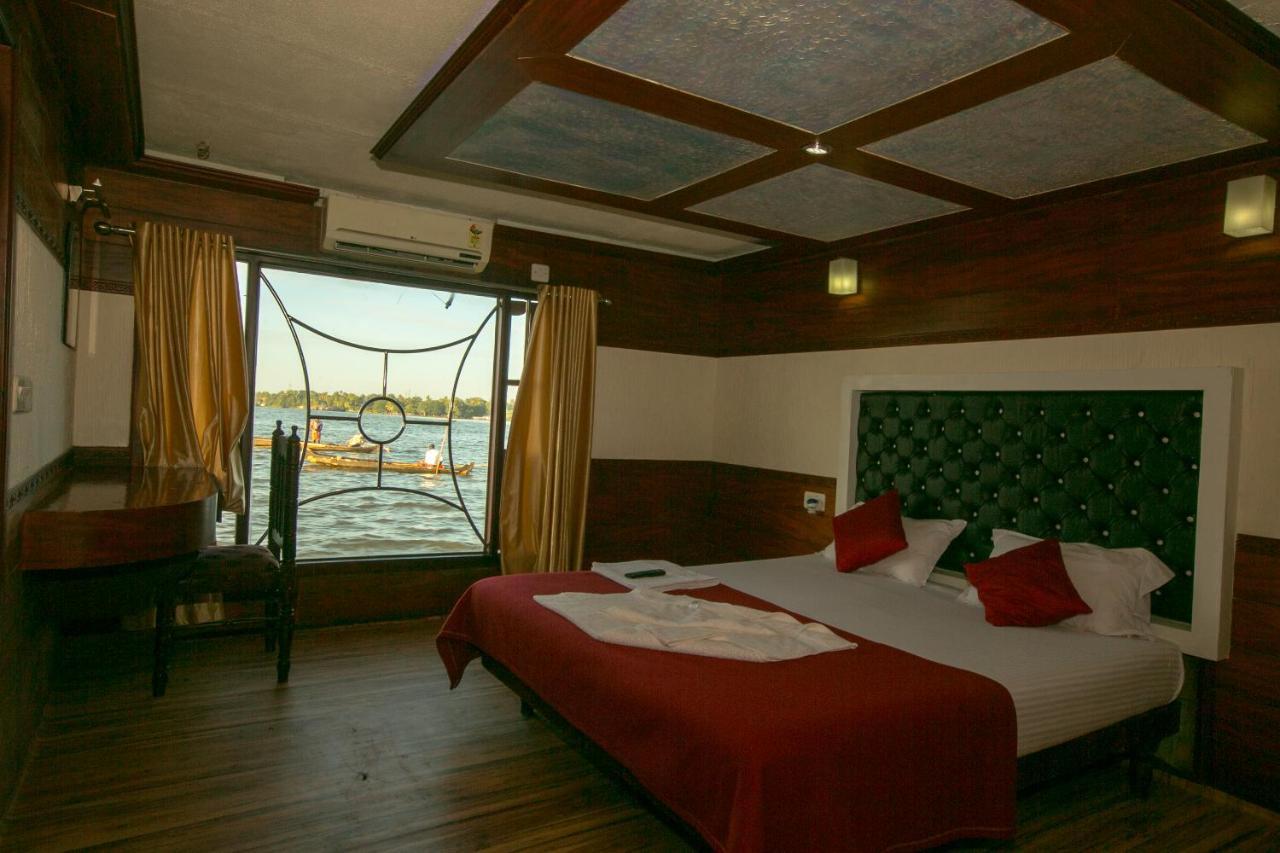 Harmony Houseboats Hotel Alappuzha Bagian luar foto
